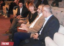 Премьера спектакля "Королева красоты Линена" в Баку: гнев, раздражение и череда монотонных дней (ФОТО)