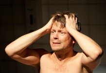 В Финляндии с успехом прошла премьера спектакля Кямрана Шахмардана "Записки сумасшедшего" (ФОТО)