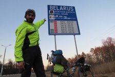 Рамиль Зиядов продолжает свое мировое велотурне - из Брянска в Москву (ФОТО)