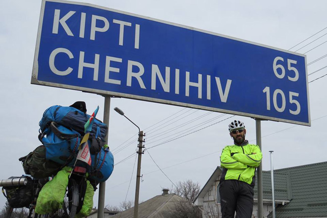 Рамиль Зиядов продолжает свое мировое велотурне - из Брянска в Москву (ФОТО)