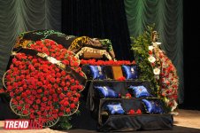 В Баку прошла церемония прощания с выдающимся писателем и сценаристом Исой Гусейновым (ФОТО)