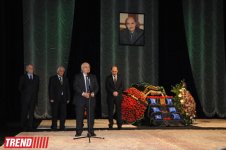В Баку прошла церемония прощания с выдающимся писателем и сценаристом Исой Гусейновым (ФОТО)