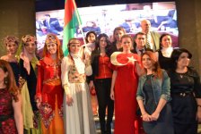 В Баку состоялось дефиле турецкой национальной одежды "Osmanlı - İpək Oya" (ФОТО)