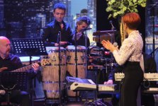 Музыкант-импровизатор Огуз Аксач стал гостем Тунзали Агаевой - TRT Müzik (ФОТО)