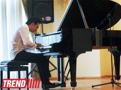 Эмиль Афрасияб включен в список лучших студентов Berklee College of Music