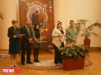 Герои произведений Низами Гянджеви в витражной росписи - выставка Магера Магеррамова(ФОТО)