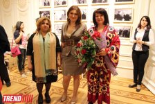В Баку открылась выставка Инны Костиной и Лии Швелидзе "Линия и Краска" (ФОТО)