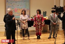 В Баку открылась выставка Инны Костиной и Лии Швелидзе "Линия и Краска" (ФОТО)