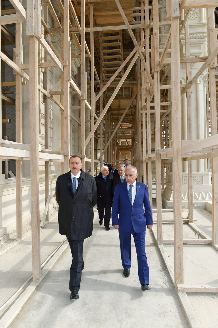 Президент Азербайджана ознакомился с ходом строительных работ в новом комплексе мечети в Баку (ФОТО)
