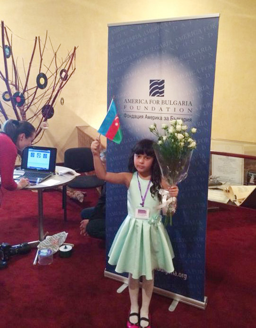 Юная пианистка Ройа Гусейнова удостоена международного диплома "İnternet Music Competition 2014" (ФОТО)