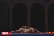В Баку состоялась премьера спектакля XVII века в оригинальной постановке Анны Потаповой из Москвы (ФОТО)