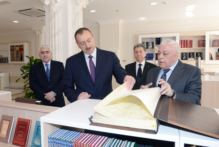 Президент Азербайджана принял участие в открытии нового здания Научного центра "Азербайджанская национальная энциклопедия" (ФОТО)