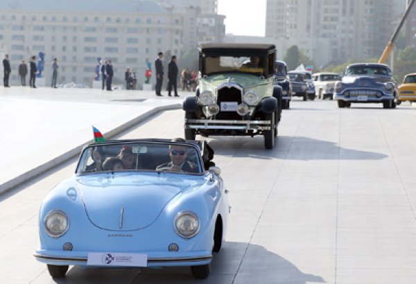 Vintage cars rally in Baku commemorates national leader Heydar Aliyev’s 91st anniversary