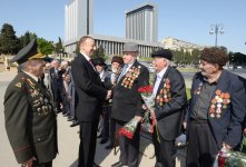 Президент Ильхам Алиев: В Азербайджане к ветеранам проявляются большое внимание и забота (версия 2) (ФОТО)