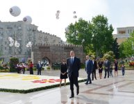 Президент Азербайджана и его супруга приняли участие в Празднике цветов (ФОТО)