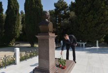 Президент Азербайджана и его супруга почтили память общенационального лидера Гейдара Алиева (версия 2) (ФОТО)