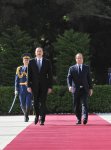 В Баку состоялась официальная церемония встречи Президента Франции (ФОТО)