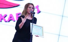 Ханенде Зарина Мамедова и продюсер Тарана Самедова награждены национальной премией "Друг молодежи" (ФОТО)