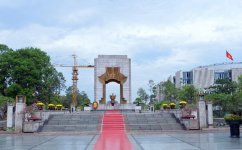 Президент Азербайджана посетил Мемориал павшим героям во Вьетнаме (ФОТО)