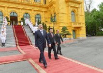 Во Вьетнаме состоялась церемония официальной встречи Президента Азербайджана (ФОТО)