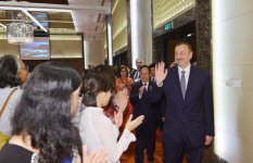 Президент Ильхам Алиев встретился с вьетнамскими выпускниками вузов Азербайджана (ФОТО) (версия 2)