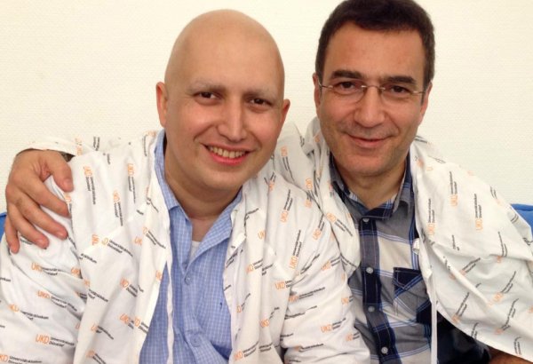 Телеведущий Нуран Гусейнов и гармонист Энвер Садыхов: "Судьба сделала нас друзьями, а отныне и братьями" (ВИДЕО)
