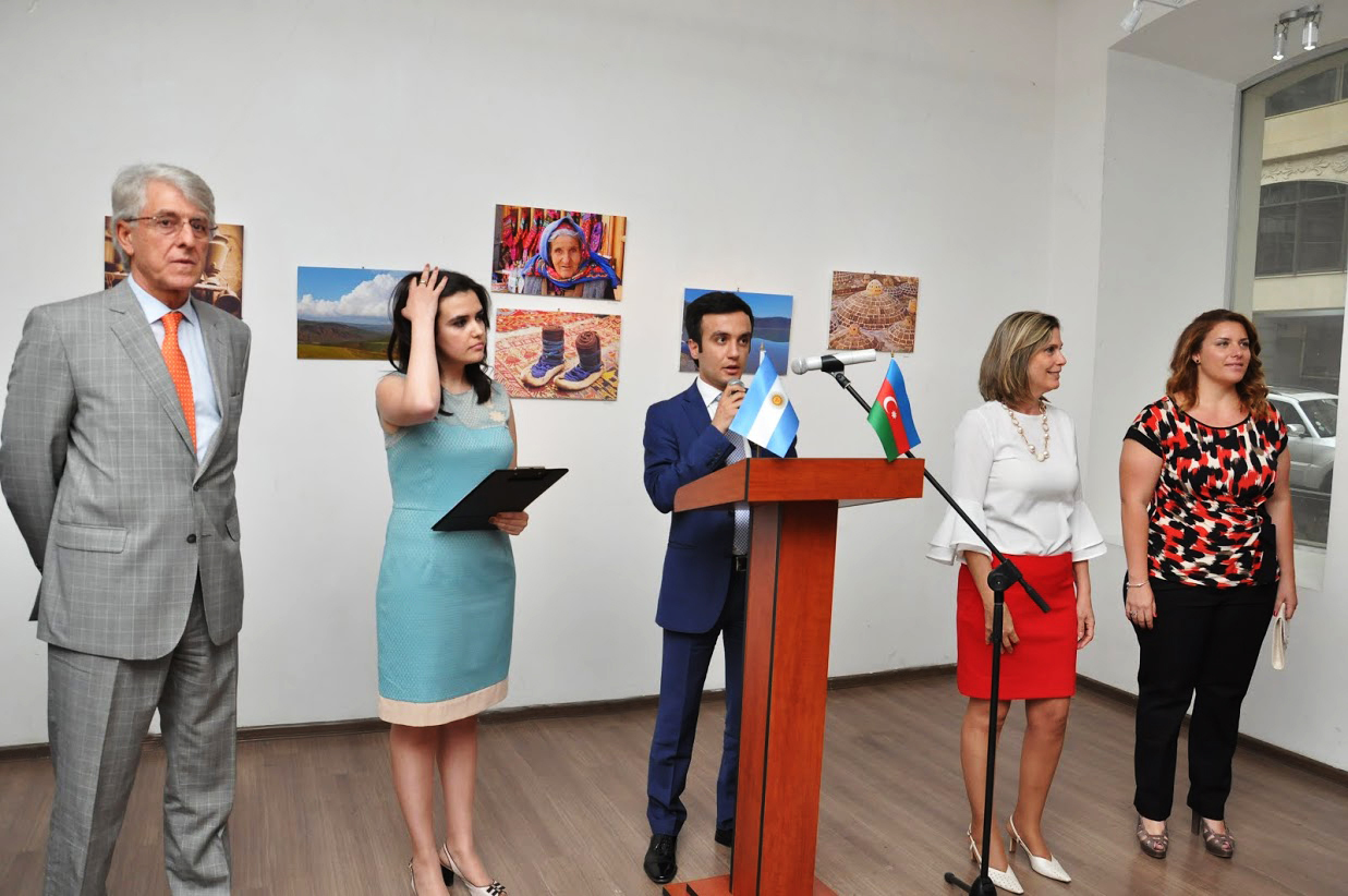 В Баку представлена фотовыставка "Азербайджан глазами аргентинцев" (ФОТО)