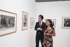 Лейла Алиева ознакомилась с выставкой выдающегося фотографа XX века Анри Картье-Брессона  в Центре Гейдара Алиева (ФОТО)