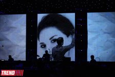 Первый соло-концерт Натаван Хабиби "Dinlə" - красочные видеоинсталяции, selfi, праздничный торт (ФОТО)
