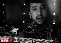 Первый соло-концерт Натаван Хабиби "Dinlə" - красочные видеоинсталяции, selfi, праздничный торт (ФОТО)