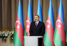 Президент Ильхам Алиев и его супруга приняли участие в официальном приеме по случаю Дня Республики (ФОТО)