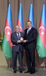 Президент Ильхам Алиев и его супруга приняли участие в официальном приеме по случаю Дня Республики (ФОТО)