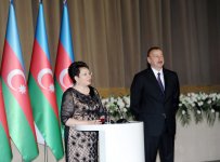 Президент Ильхам Алиев и его супруга приняли участие в официальном приеме по случаю Дня Республики (ФОТО)