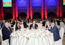 Президент Ильхам Алиев и его супруга приняли участие в официальном приеме по случаю Дня Республики (ФОТО)