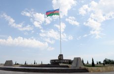 Ильхам Алиев ознакомился с условиями, созданными на Площади флага в Нефтчале (ФОТО)