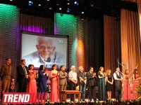 В Баку состоялся торжественный вечер, посвященный 75-летию известного писателя-драматурга Вагифа Самедоглу (ФОТО)