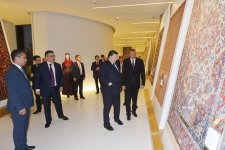 Президент Ильхам Алиев и председатель Еврокомиссии Жозе Мануэл Баррозу посетили Центр Гейдара Алиева (ФОТО)