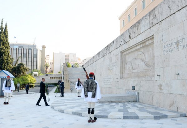 President Ilham Aliyev visited the Tomb of the Unknown Soldier in Athens (PHOTO)