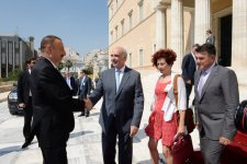 Президенту Ильхаму Алиеву вручена золотая медаль парламента Греции (ФОТО)