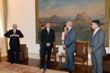 Президенту Ильхаму Алиеву вручена золотая медаль парламента Греции (ФОТО)