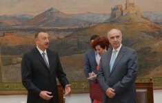 Президенту Ильхаму Алиеву вручена золотая медаль парламента Греции (ФОТО)