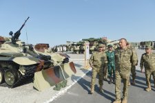 Президент Ильхам Алиев наблюдал за оперативно-тактическими учениями по случаю 96-й годовщины создания ВС Азербайджана (ФОТО)