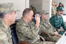 Президент Ильхам Алиев наблюдал за оперативно-тактическими учениями по случаю 96-й годовщины создания ВС Азербайджана (ФОТО)