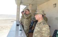 Президент Ильхам Алиев наблюдал за оперативно-тактическими учениями по случаю 96-й годовщины создания ВС Азербайджана (ФОТО)