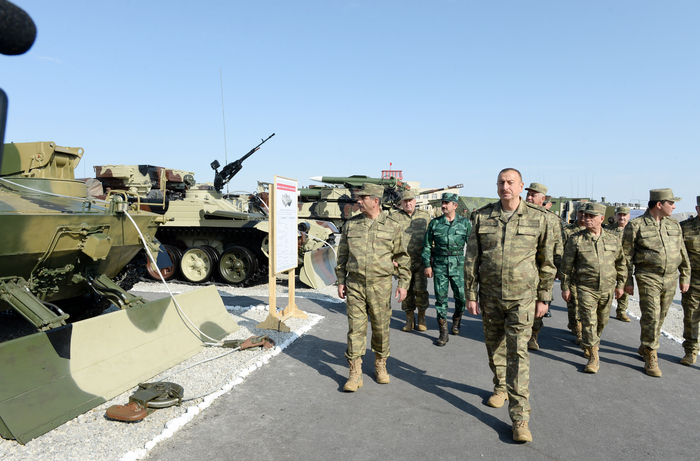Президент Ильхам Алиев наблюдал за оперативно-тактическими учениями по случаю 96-й годовщины создания ВС Азербайджана (ФОТО)