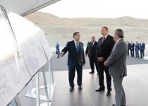 Ильхам Алиев принял участие в церемонии закладки фундамента водовыпускной установки для подачи воды из канала Тахтакерпю-Джейранбатан (ФОТО)