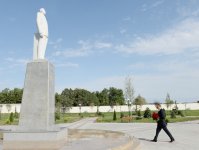 Президент Азербайджана совершает визит в Хызинский район (ФОТО)