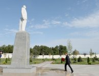 Президент Азербайджана совершает визит в Хызинский район (ФОТО)