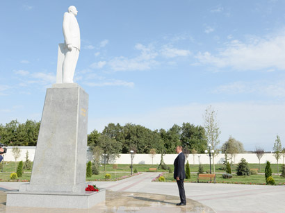 Президент Азербайджана совершает визит в Хызинский район (ФОТО)