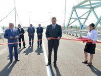 Президент Азербайджана принял участие в открытии моста через Куру на автодороге Гаджигабул-Бахрамтепе (ФОТО)